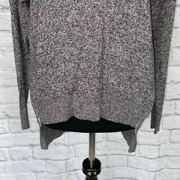 Express women XS Longsleeve hi low v-cut sweater with zipper sides sz XS women - Picture 2 of 12